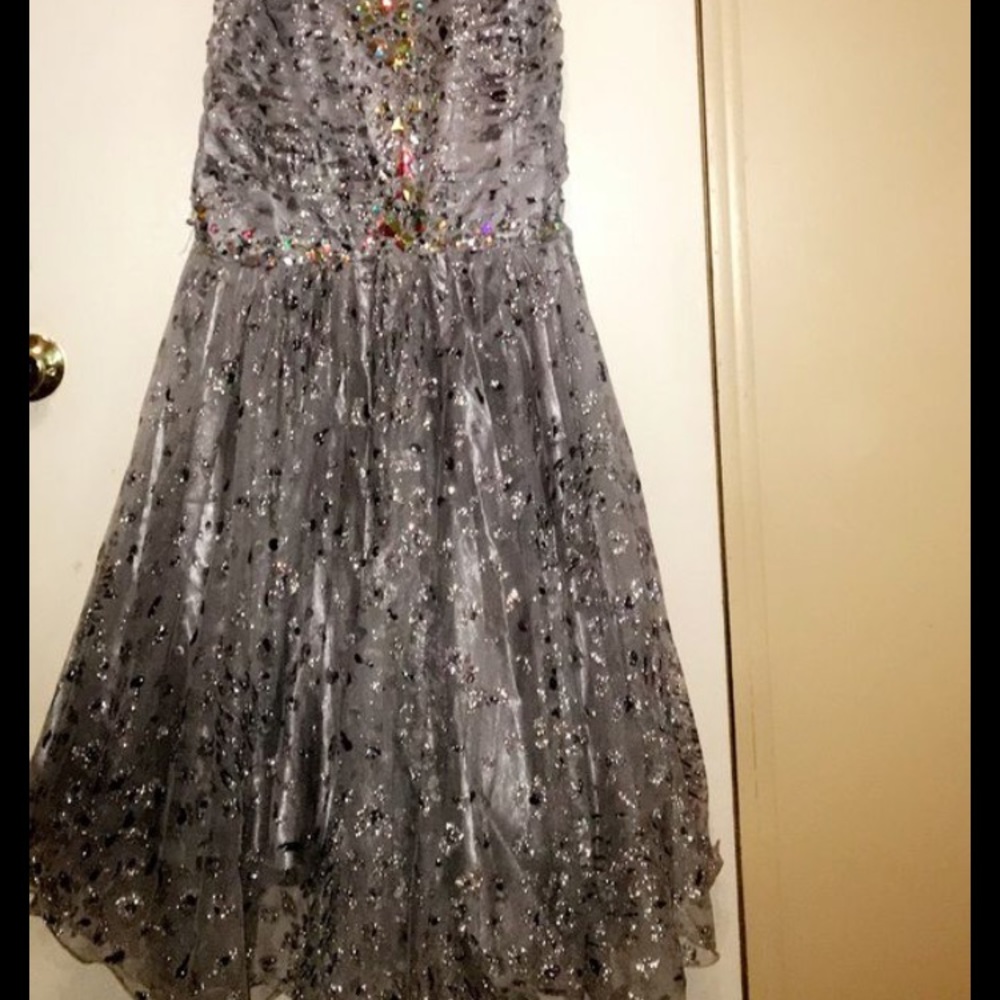 Dress - Picture 2 of 4